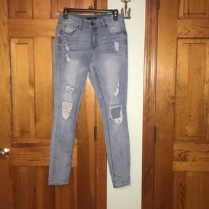Ripped blue jeans ankle length.